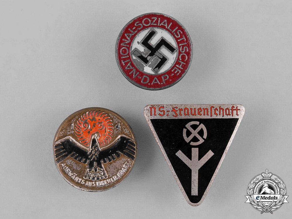 germany,_third_reich._a_group_of_third_reich_period_membership_badges_c18-040531