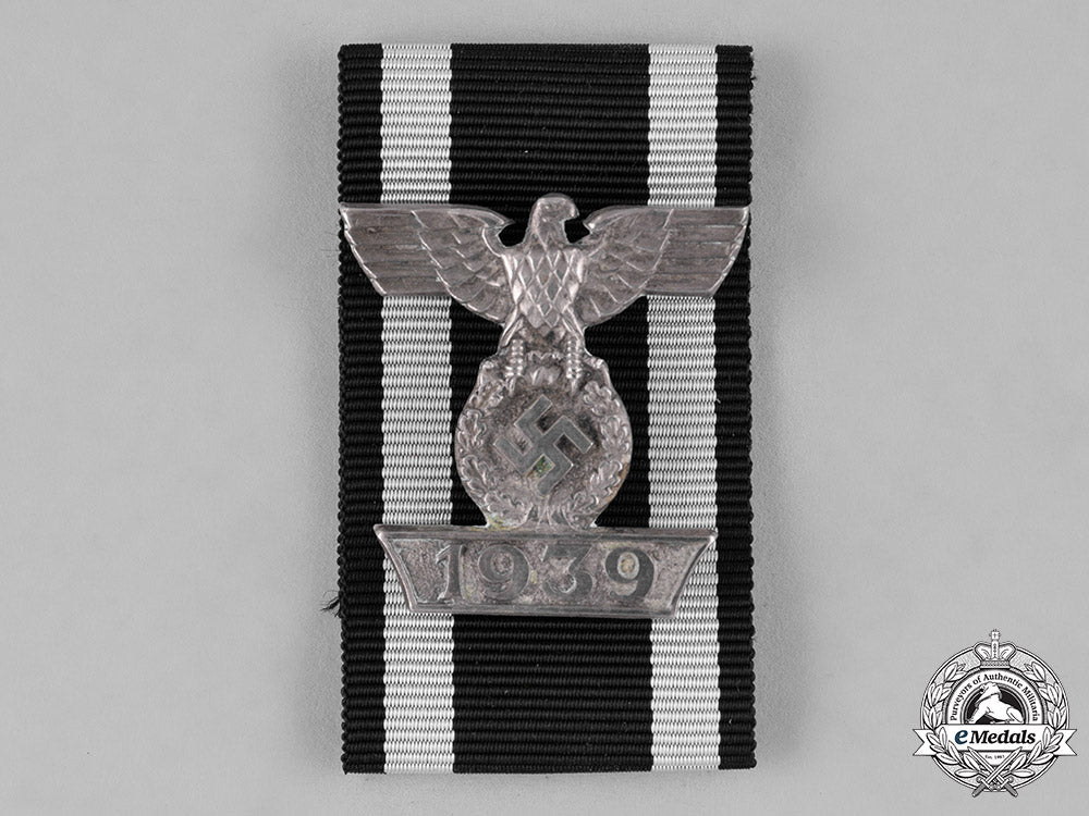 germany,_wehrmacht._a_clasp_to_the1939_iron_cross,_ii_class,_first_type_c18-040544