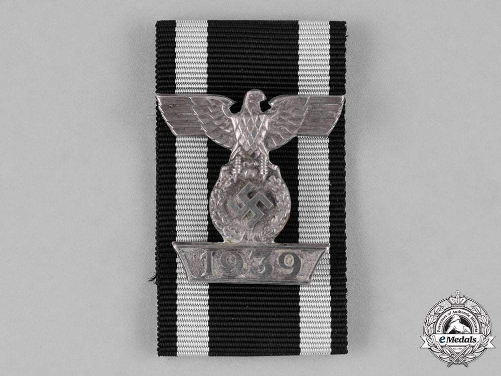germany,_wehrmacht._a_clasp_to_the1939_iron_cross,_ii_class,_first_type_c18-040544