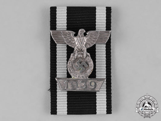 germany,_wehrmacht._a_clasp_to_the1939_iron_cross,_ii_class,_first_type_c18-040544