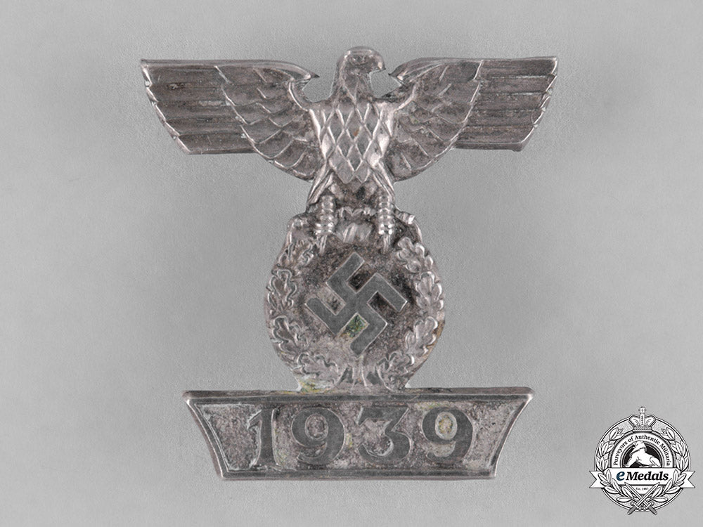 germany,_wehrmacht._a_clasp_to_the1939_iron_cross,_ii_class,_first_type_c18-040545