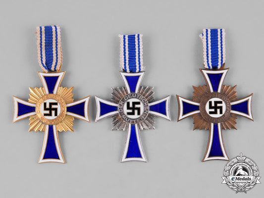 germany,_third_reich._a_group_of_honour_crosses_of_the_german_mother_c18-040558
