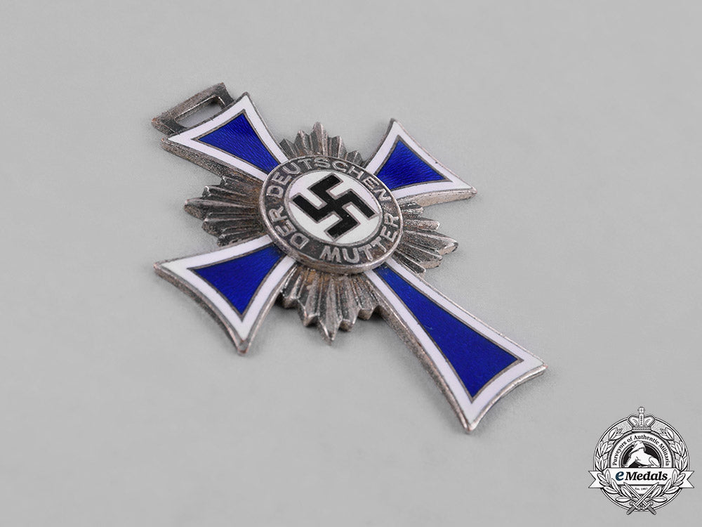 germany,_third_reich._a_group_of_honour_crosses_of_the_german_mother_c18-040561