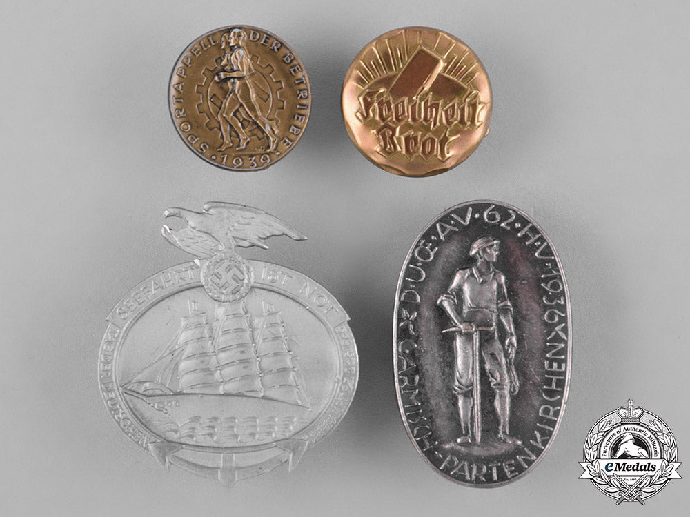 germany,_third_reich._a_lot_of_second_war_period_badges_c18-040644