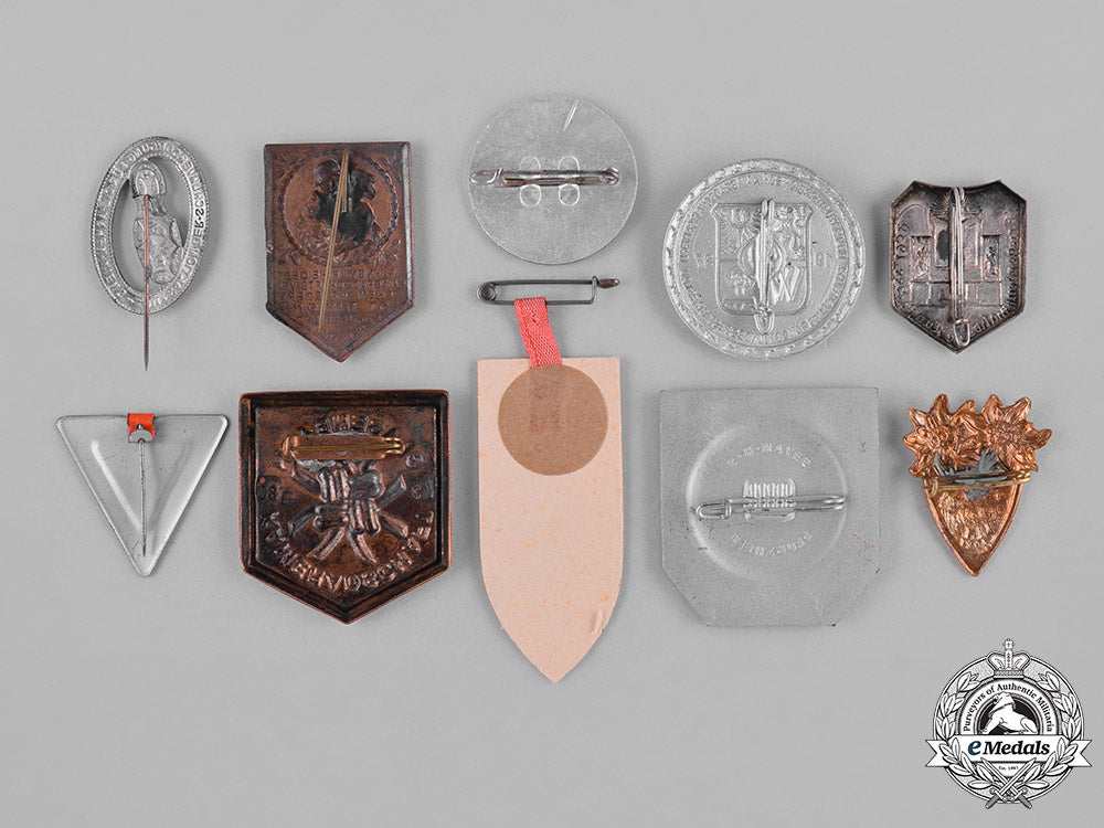 germany,_third_reich._a_group_of_german_day_badges_and_tinnies_c18-040665