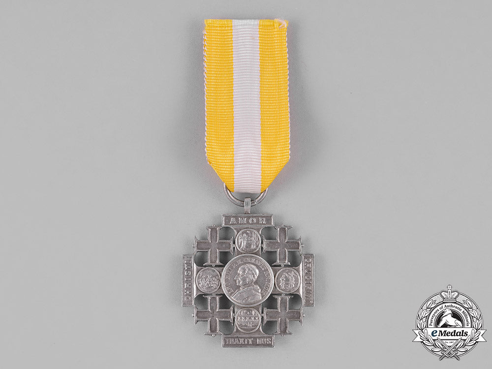 vatican._a_medal_of_the_holy_land,_pilgrims_jerusalem_cross_of_honour,_silver_grade_c18-040809