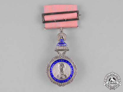 thailand,_kingdom._a_most_illustrious_order_of_chula_chom_klao,_member's_badge_c18-040999