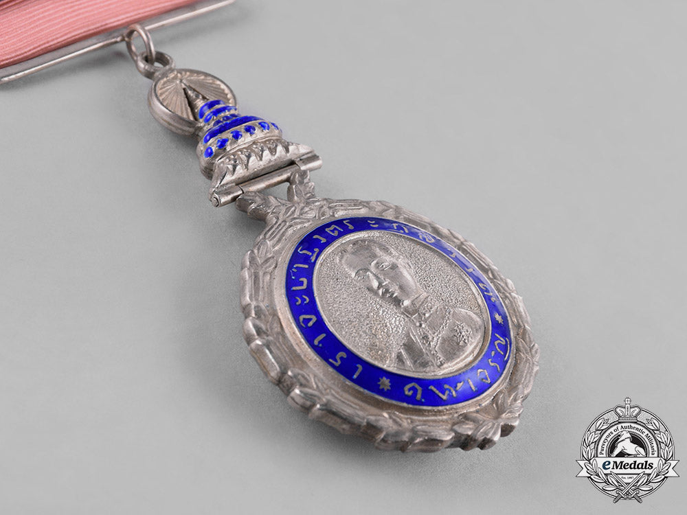 thailand,_kingdom._a_most_illustrious_order_of_chula_chom_klao,_member's_badge_c18-041001