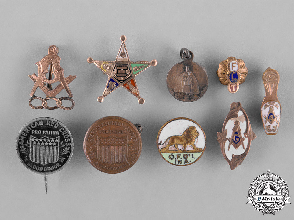 united_states._a_lot_of54_badges_and_insignia_c18-041188