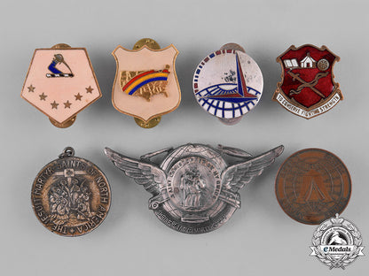 united_states._a_lot_of54_badges_and_insignia_c18-041190