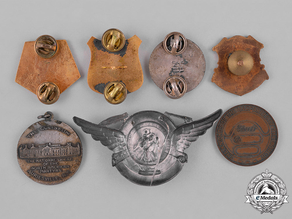 united_states._a_lot_of54_badges_and_insignia_c18-041191
