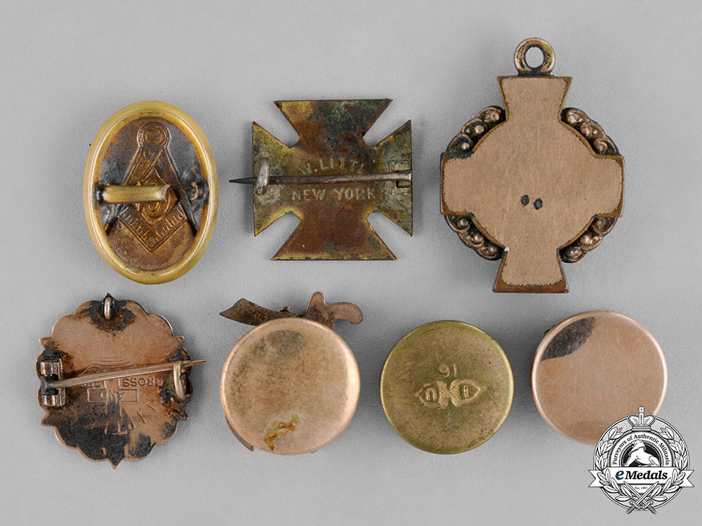 united_states._a_lot_of54_badges_and_insignia_c18-041193