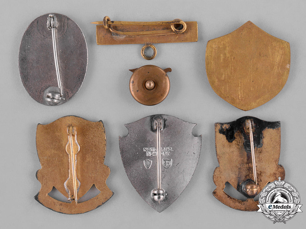 united_states._a_lot_of54_badges_and_insignia_c18-041195