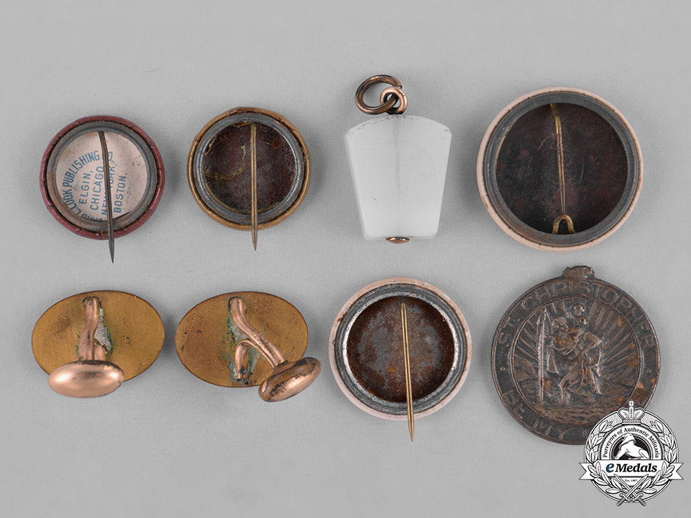 united_states._a_lot_of54_badges_and_insignia_c18-041197