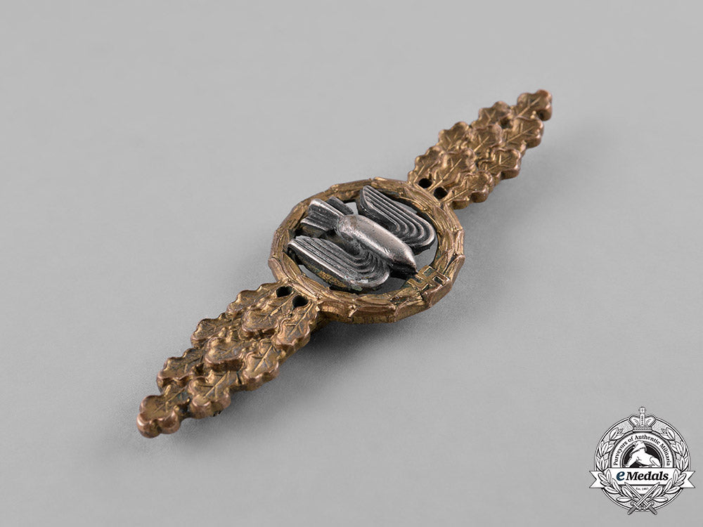 germany,_luftwaffe._a_bomber_pilot’s_clasp,_gold_grade_c18-041386