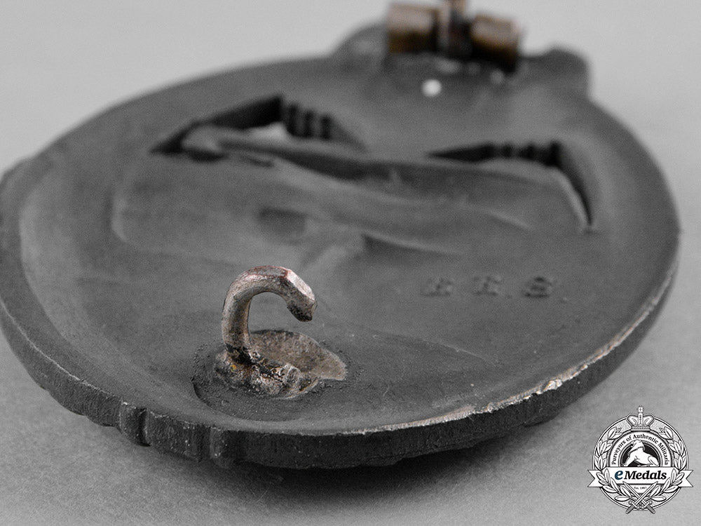 germany,_wehrmacht._a_panzer_assault_badge,_silver_grade,_by_rudolf_richter_c18-041394