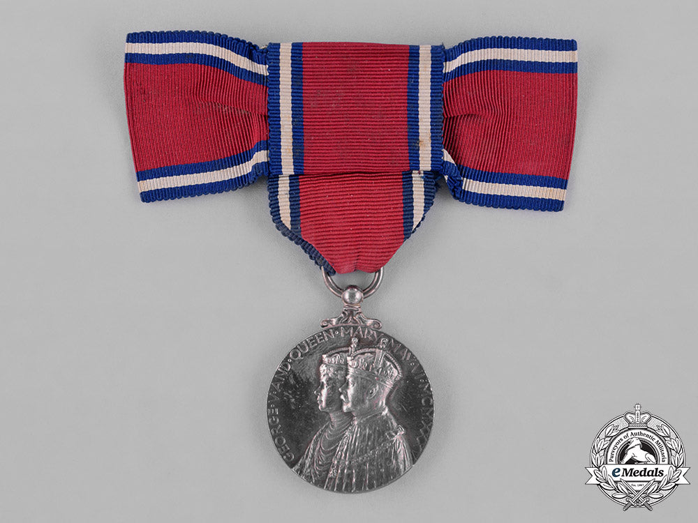 canada._a_first_war_group_to_nursing_sister_hamilton,_canadian_army_medical_corps_c18-041586