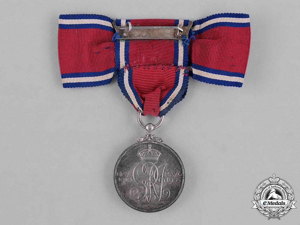 canada._a_first_war_group_to_nursing_sister_hamilton,_canadian_army_medical_corps_c18-041587