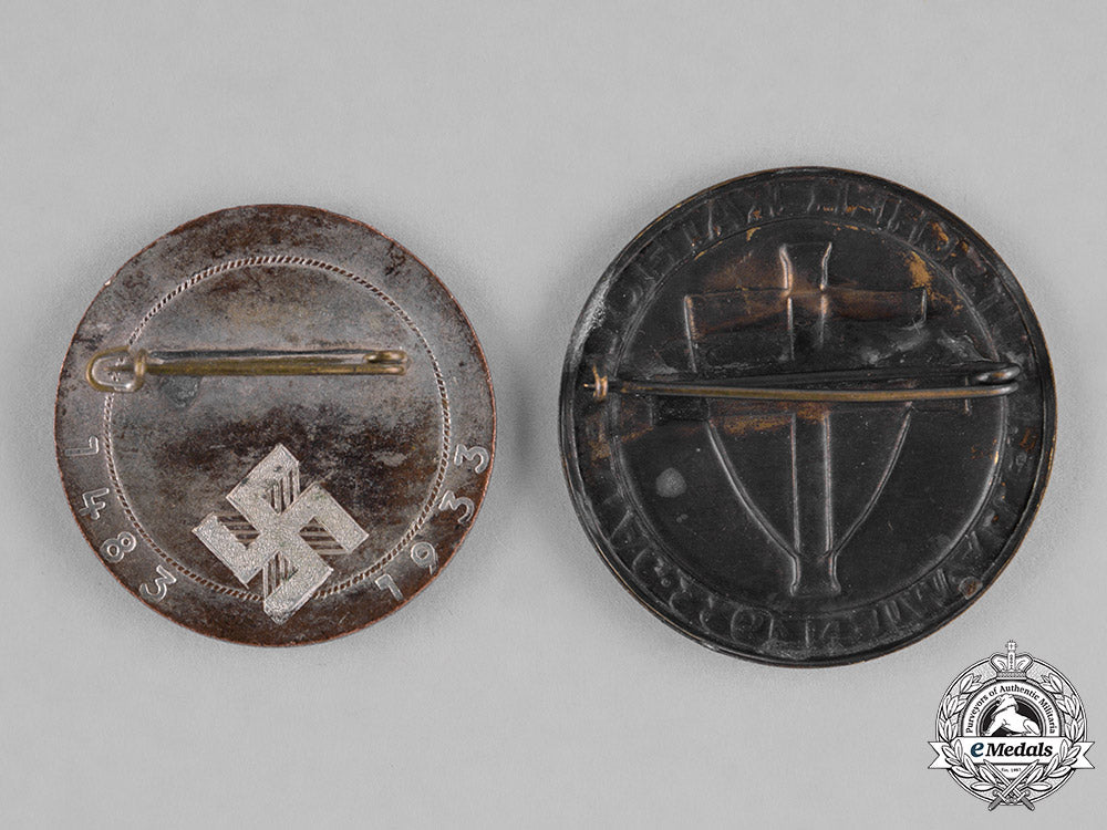 germany,_third_reich._a_pair_of_religious_badges_c18-041671