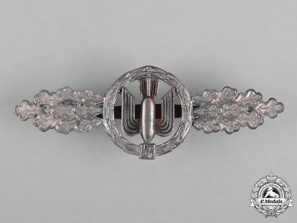 germany,_luftwaffe._a_bomber_pilot’s_clasp,_silver_grade,_by_funke_and_brüninghaus_c18-041752