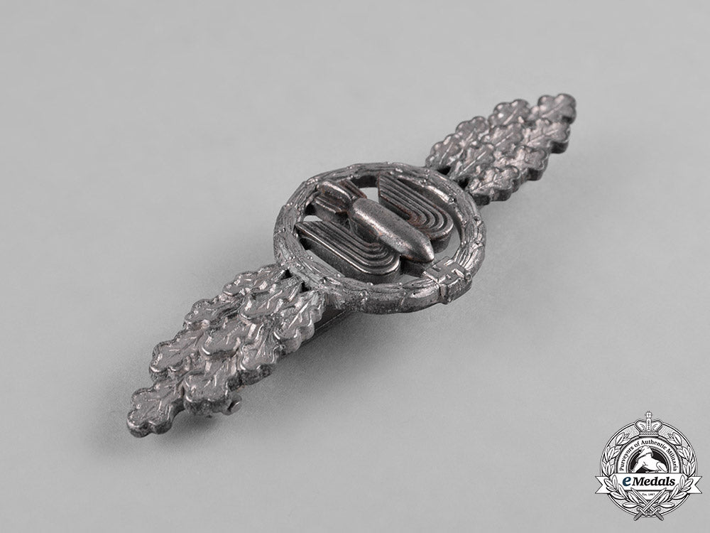 germany,_luftwaffe._a_bomber_pilot’s_clasp,_silver_grade,_by_funke_and_brüninghaus_c18-041754