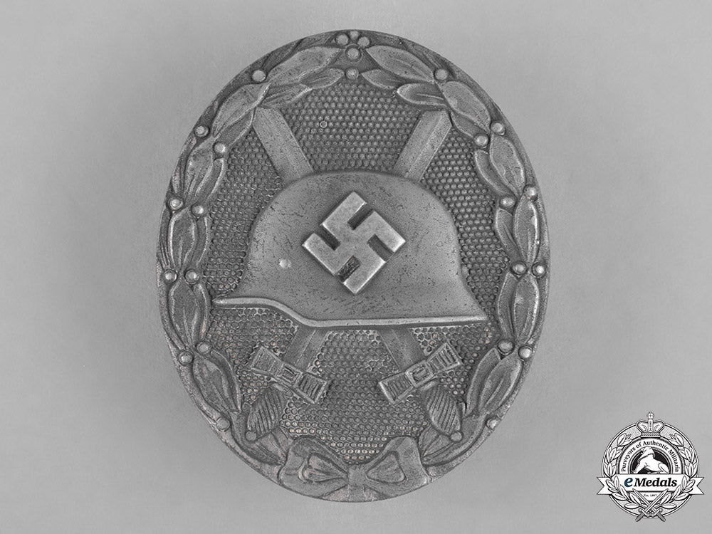 germany,_wehrmacht._a_silver_grade_wound_badge_by_klein&_quenzer_c18-041759