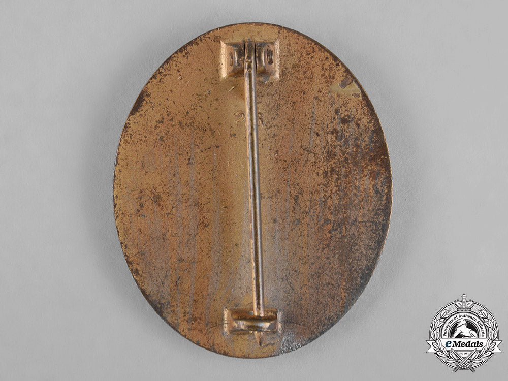 germany,_wehrmacht._a_gold_grade_wound_badge,_with_case,_by_b.h._mayer_c18-041786