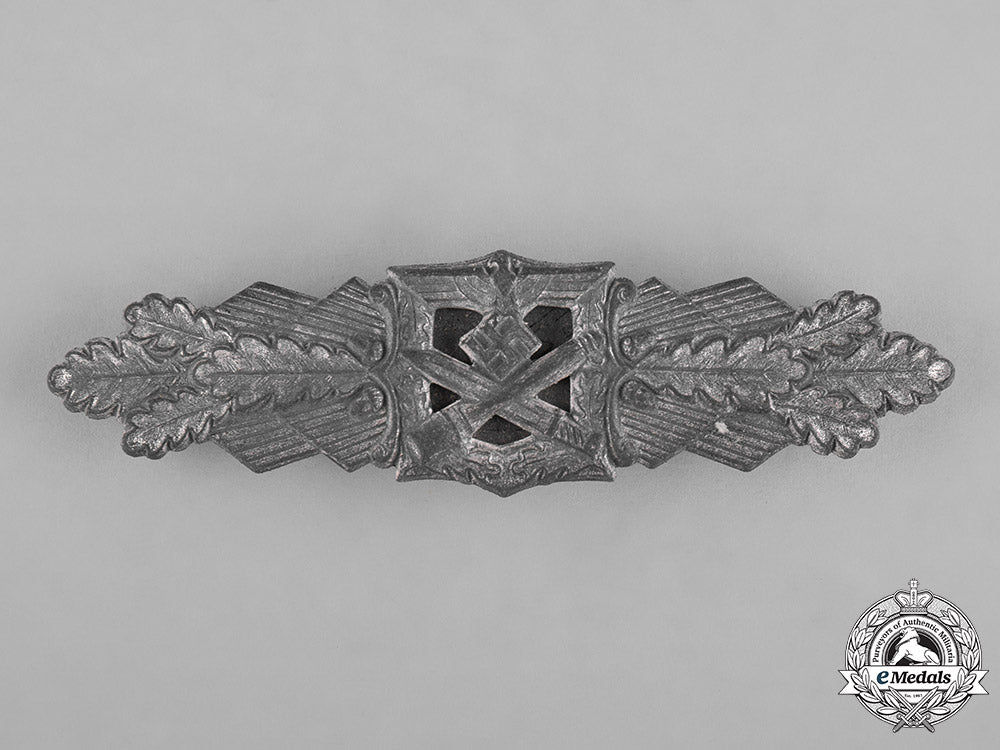 germany,_wehrmacht._a_close_combat_clasp,_silver_grade,_by_friedrich_linden_c18-041793_2_1_1_1_1
