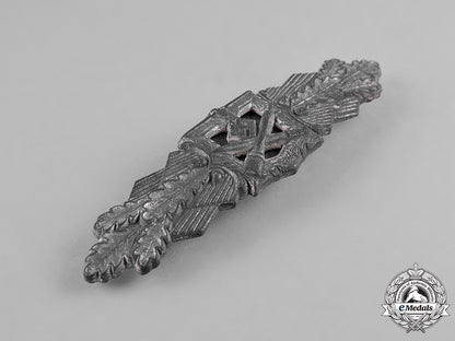 germany,_wehrmacht._a_close_combat_clasp,_silver_grade,_by_friedrich_linden_c18-041795_2_1_1_1_1