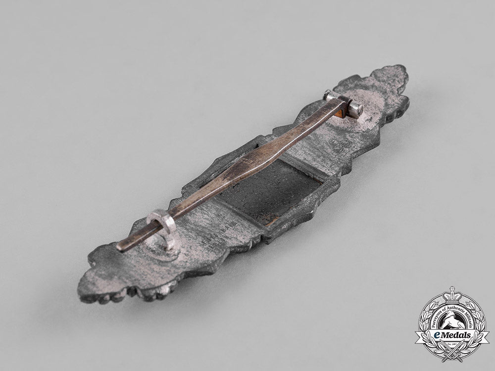 germany,_wehrmacht._a_close_combat_clasp,_silver_grade,_by_friedrich_linden_c18-041796_2_1_1_1_1