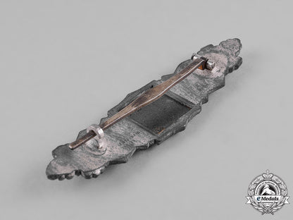 germany,_wehrmacht._a_close_combat_clasp,_silver_grade,_by_friedrich_linden_c18-041796_2_1_1_1_1
