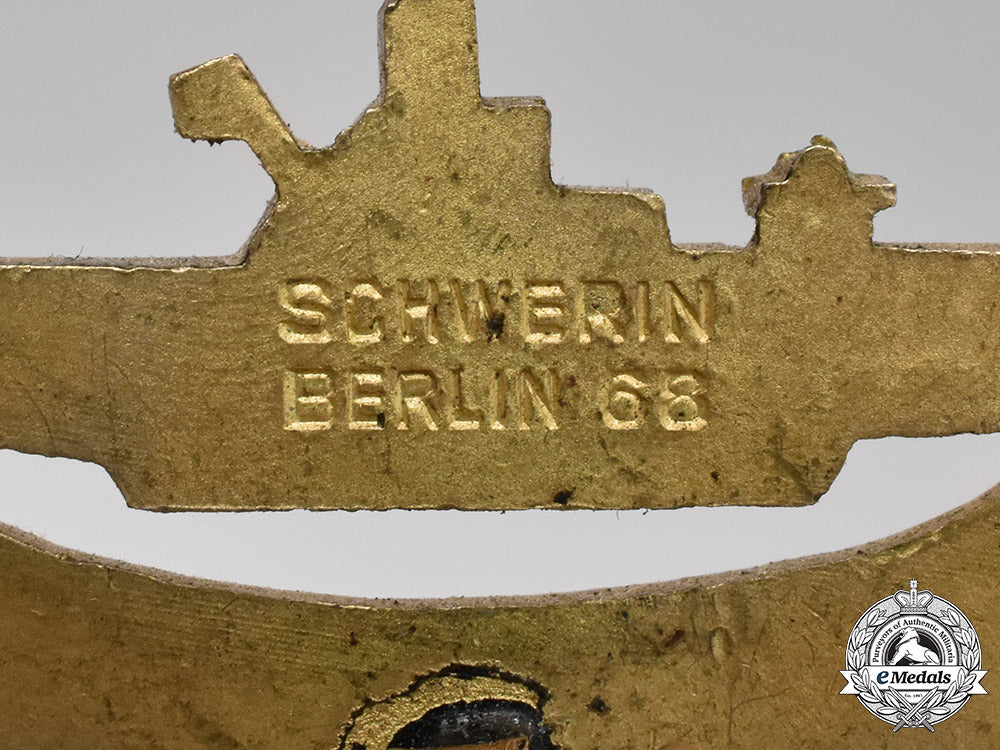 germany,_kriegsmarine._an_early_u-_boat_war_badge,_by_c._schwerin&_sohn_c18-041940