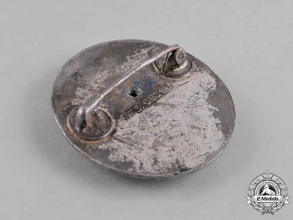 germany,_drk._a_deutsches_rotes_kreuz(_german_red_cross)_nursing_assistant_badge_c18-042222