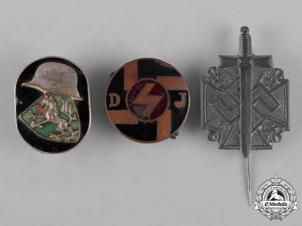 germany,_third_reich._a_lot_of_second_war_membership_badges_c18-042447