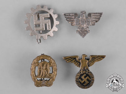 germany,_third_reich._a_lot_of_second_war_period_badges_c18-042455