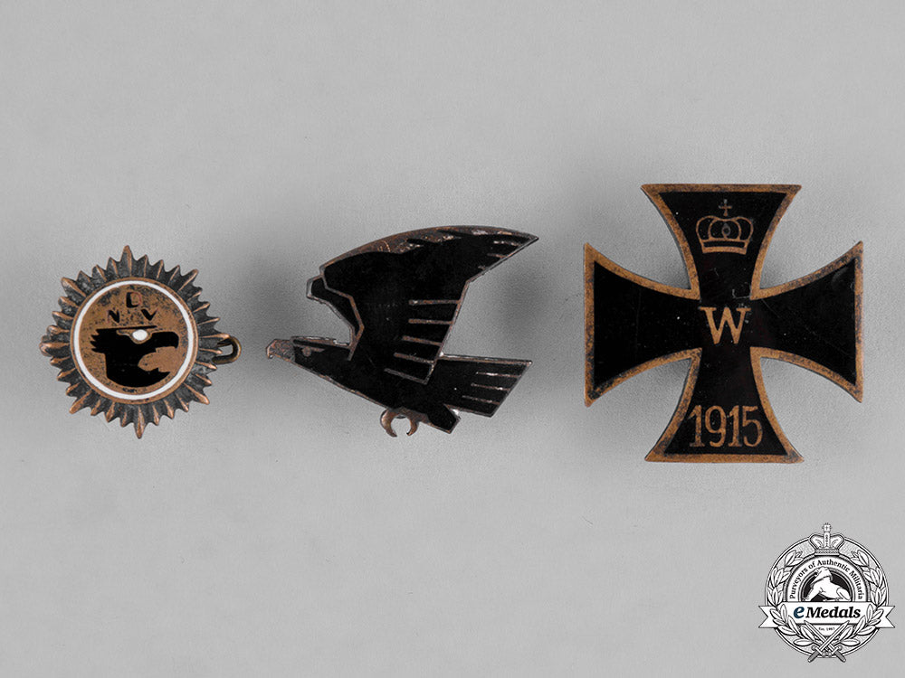 germany,_weimar._a_lot_of_first_war_veterans_pins_c18-042463