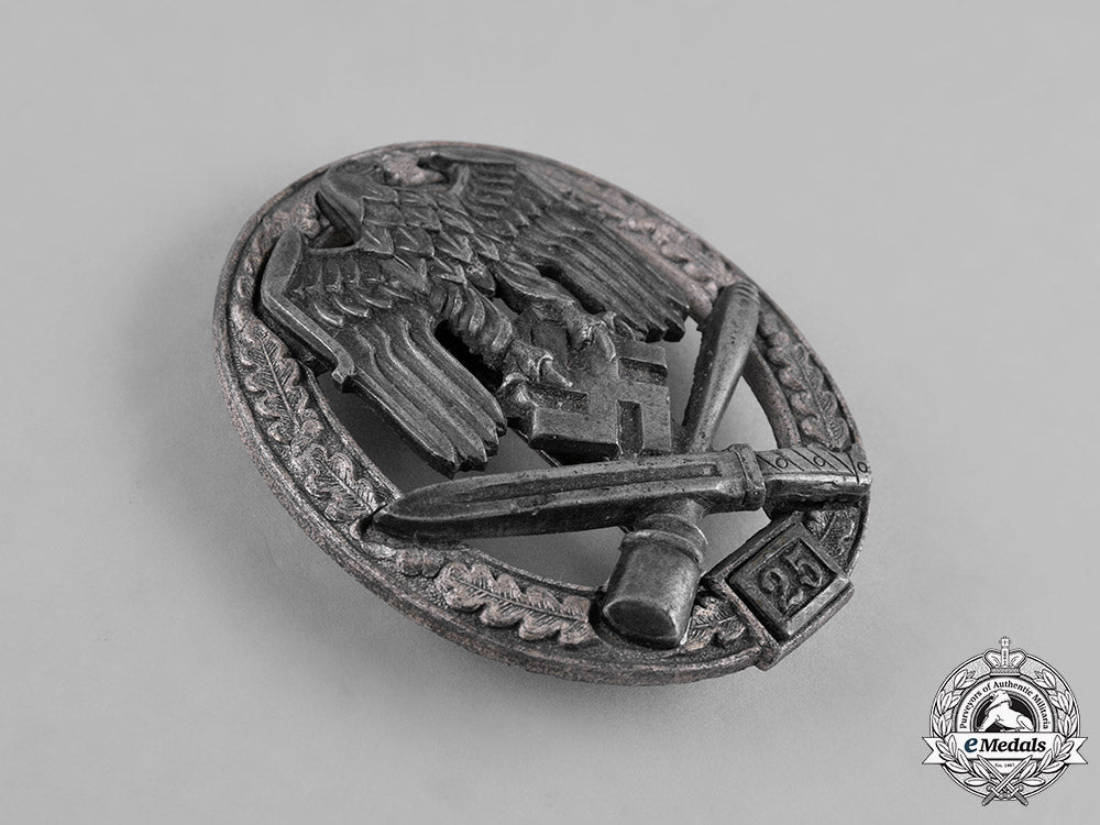 germany,_wehrmacht._a_general_assault_badge,_special_grade“25”,_by_rudolf_karneth&_söhne_c18-042510