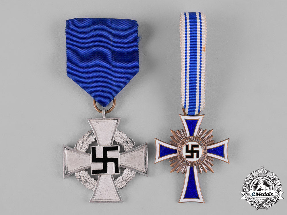 germany,_third_reich._a_pair_of_third_reich_period_merit_medals_c18-042534