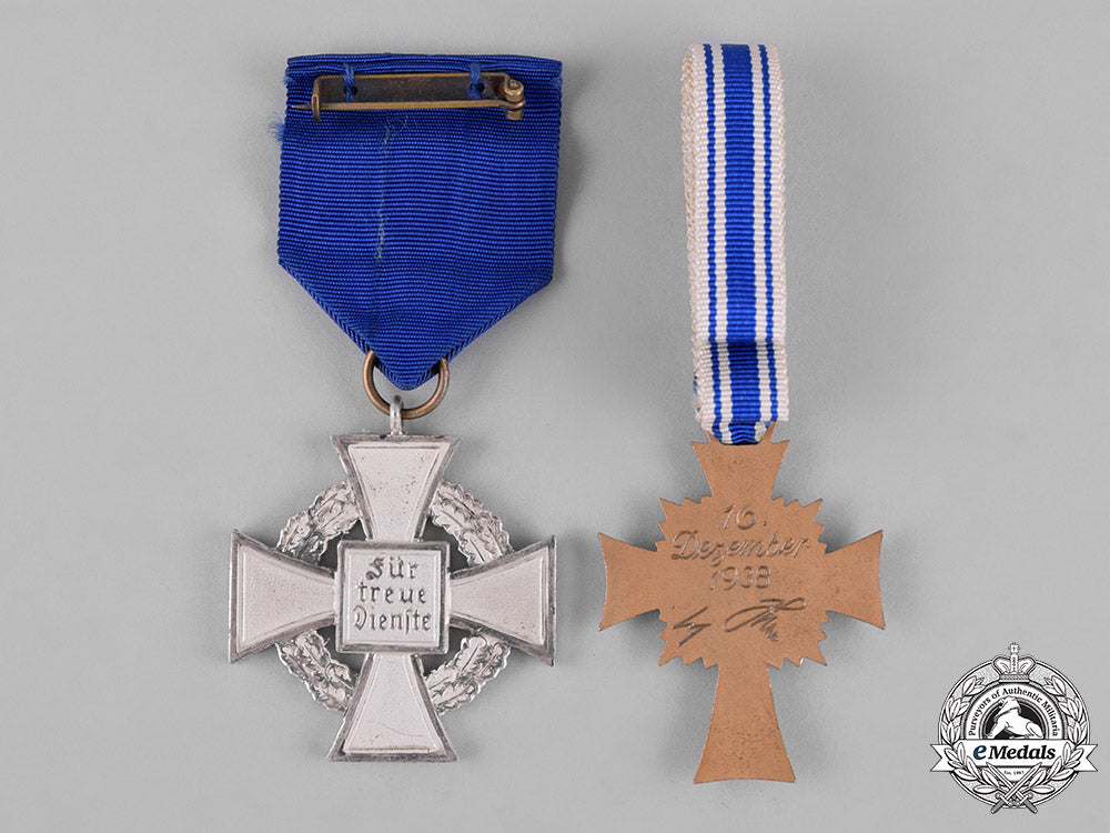 germany,_third_reich._a_pair_of_third_reich_period_merit_medals_c18-042535