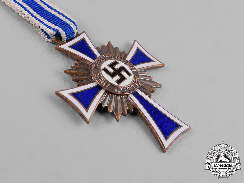 germany,_third_reich._a_pair_of_third_reich_period_merit_medals_c18-042536