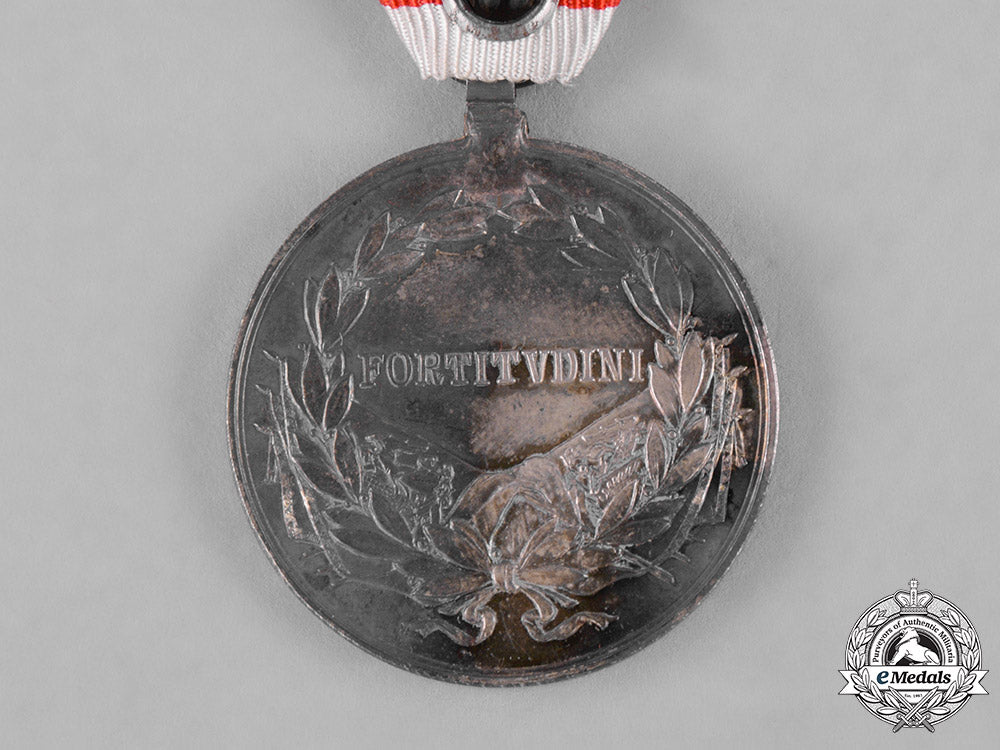 austria,_empire._two_bravery_medals,_by_kautsch,_c.1917_c18-042687