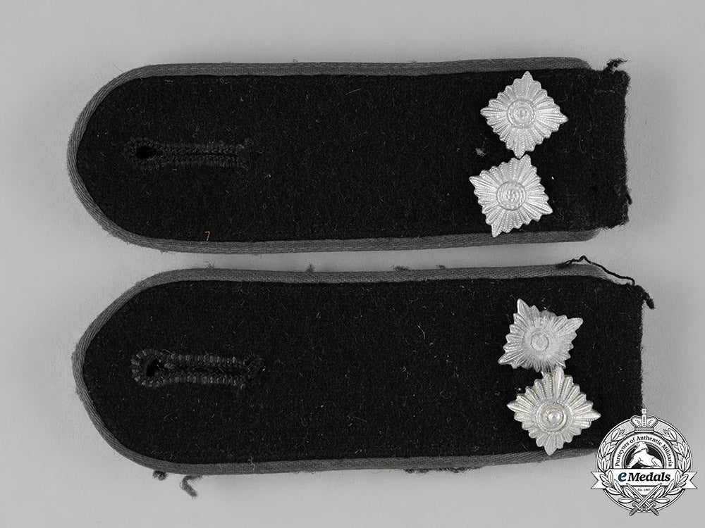 germany,_hj._a_pair_of_general_shoulder_straps_c18-042869