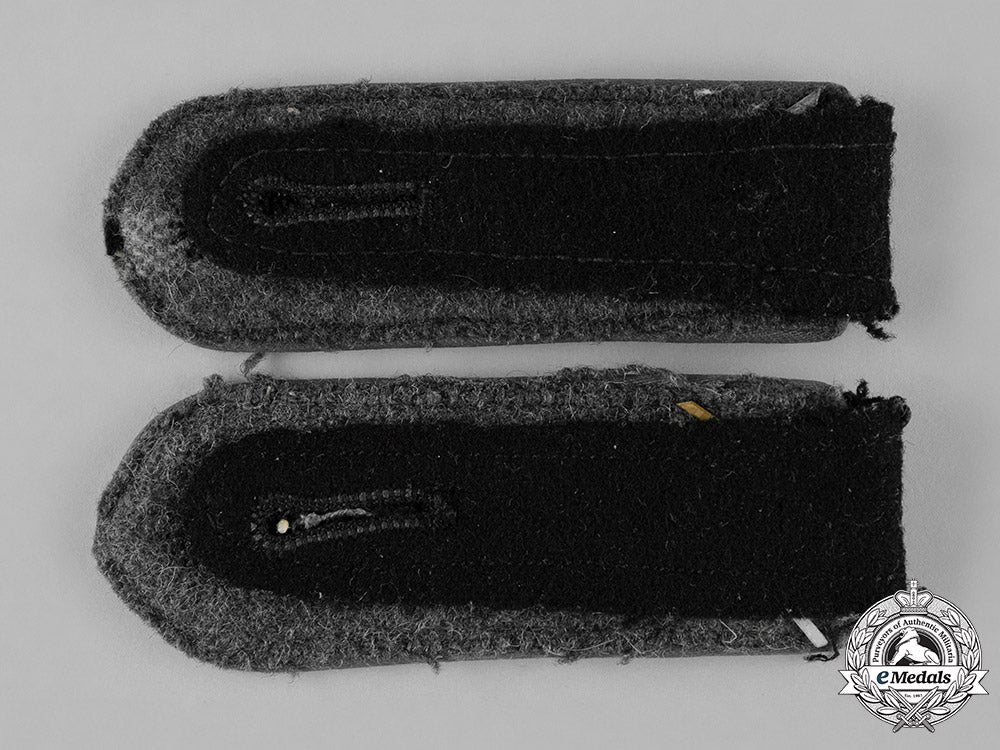 germany,_hj._a_pair_of_general_shoulder_straps_c18-042870