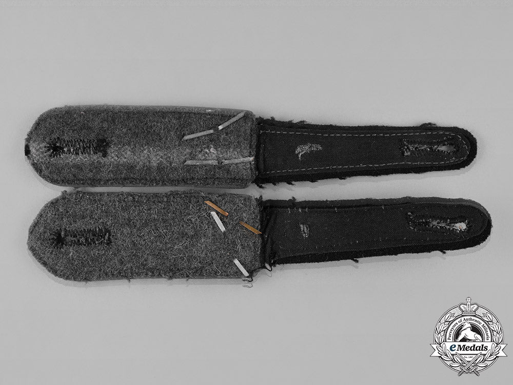 germany,_hj._a_pair_of_general_shoulder_straps_c18-042871