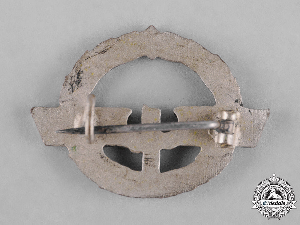 germany,_reichsbahn._a_german_female_railway_staff_service_badge,_silver_grade_c.1944_c18-042944