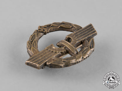 germany,_reichsbahn._a_very_rare_german_female_railway_staff_service_badge,_gold_grade,_c.1944._c18-042953