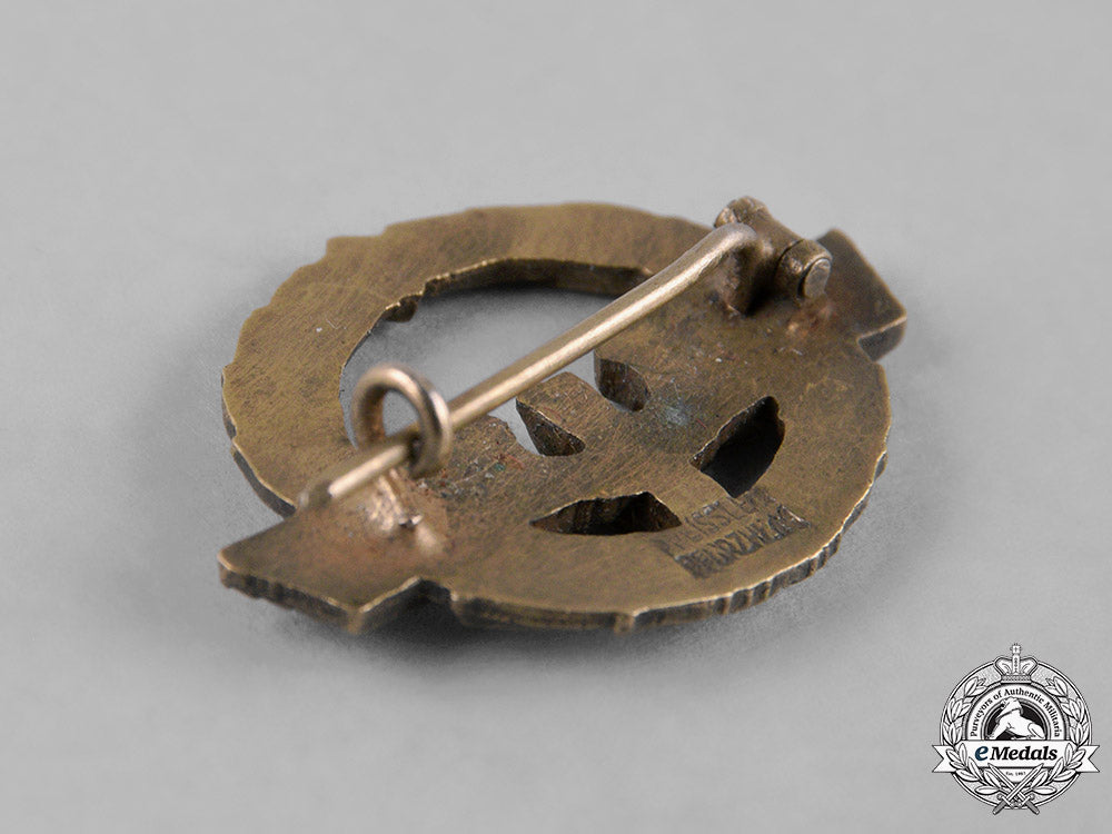 germany,_reichsbahn._a_very_rare_german_female_railway_staff_service_badge,_gold_grade,_c.1944._c18-042954