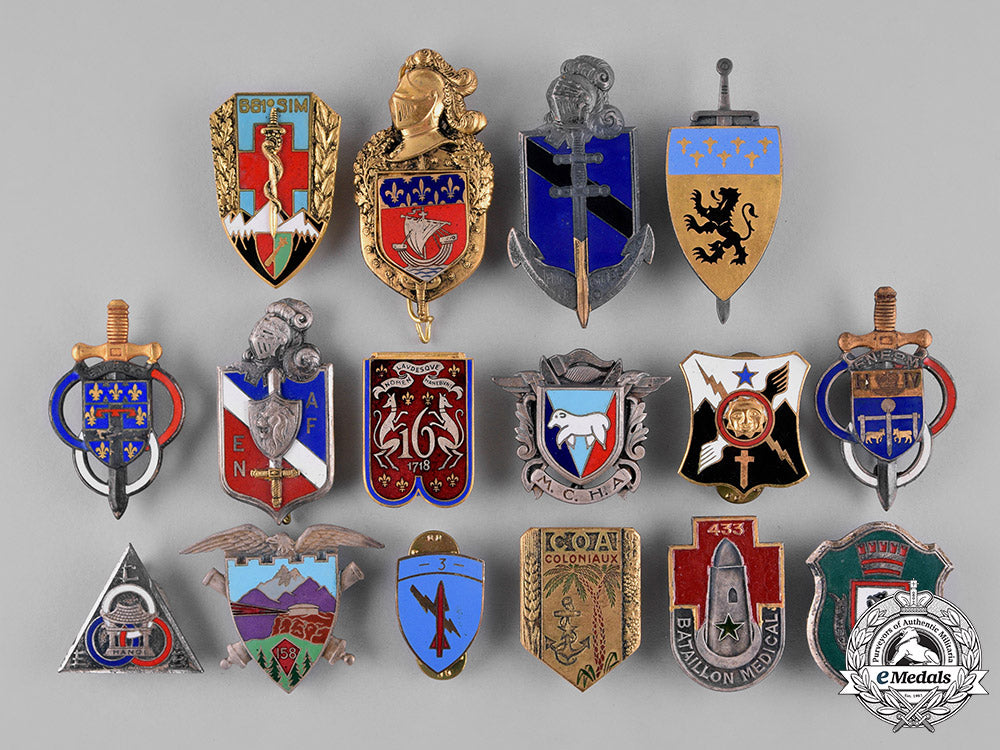France, Republic. Sixteen French Military Insignia Badges – eMedals
