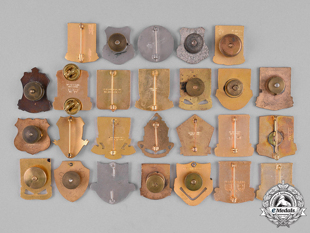 united_states._thirty-_nine_regimental_insignia_badges_c18-043067