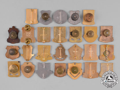 united_states._thirty-_nine_regimental_insignia_badges_c18-043067